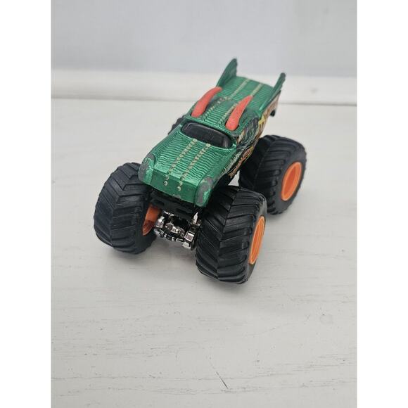 Hot Wheels Monster Jam Truck Green Dragon Toy Car 1:64 Scale - Picture 4 of 8